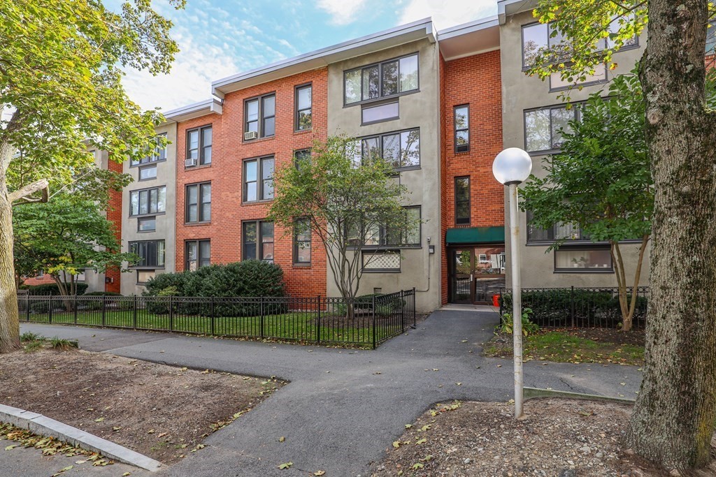 32 Juniper St #96 - Brookline, MA