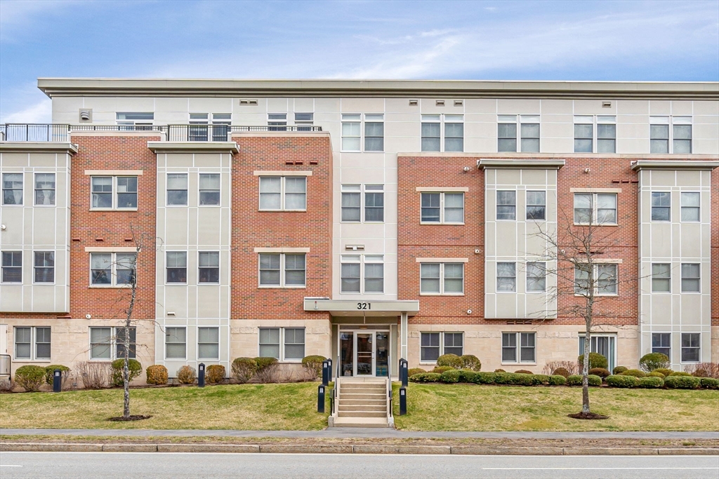 321 Hammond Pond Parkway #103 - Brookline, MA