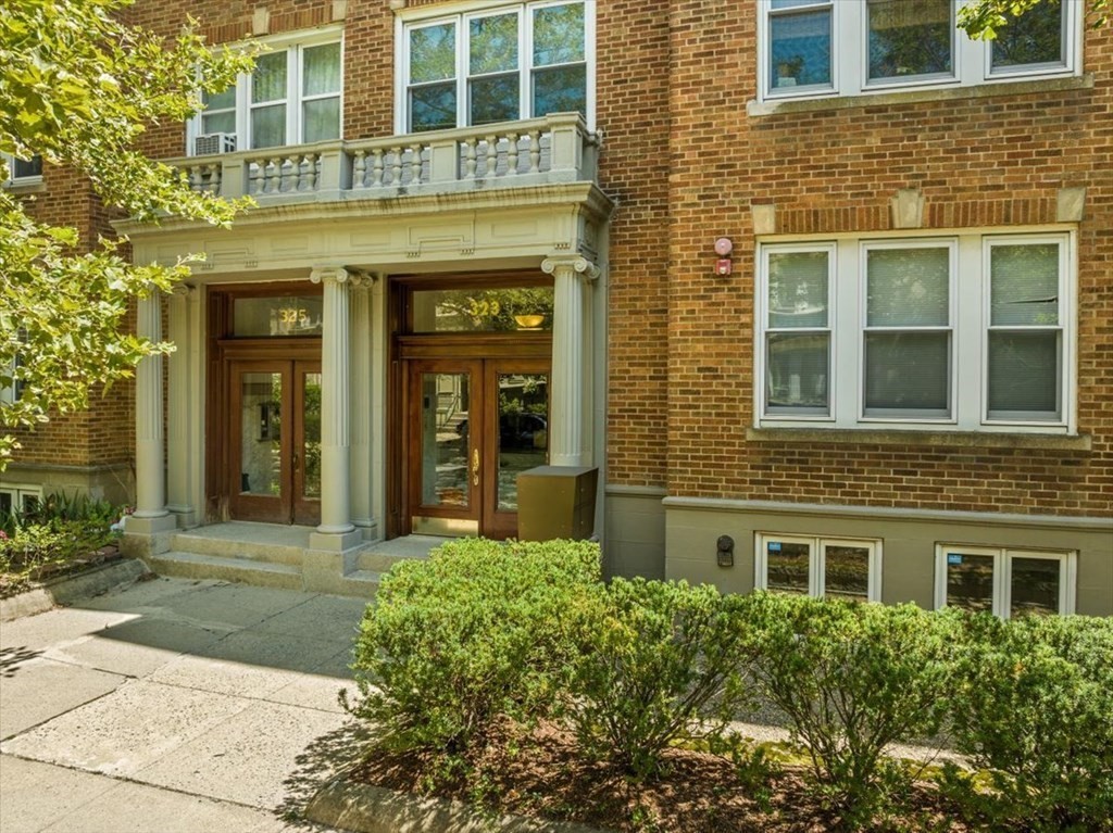 323 Saint Paul St #1 - Brookline, MA