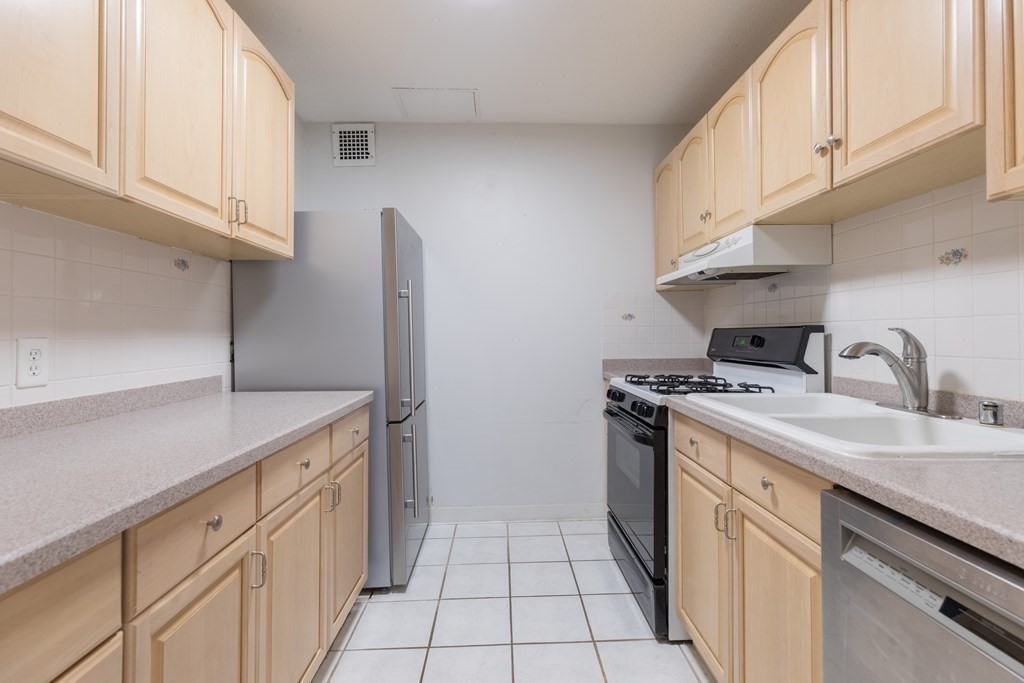 33 Pond Avenue #1203 - Brookline, MA