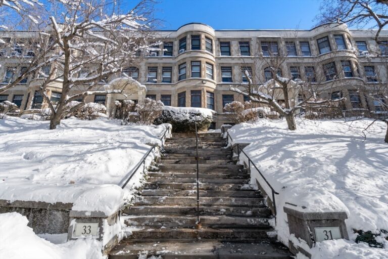 33 Westbourne Ter #4 - Brookline, MA