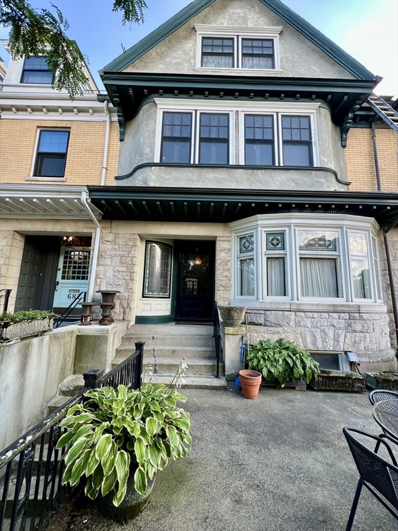 684 Washington St #1 - Brookline, MA