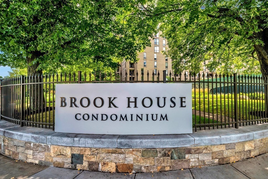 77 Pond Ave. #612 - Brookline, MA