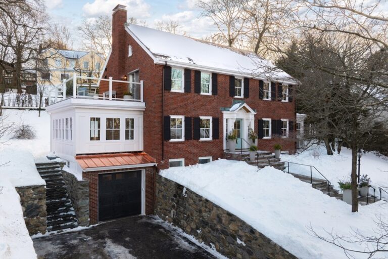 60 Alberta Rd - Brookline, MA