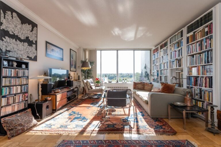 77 Pond Ave #1506 - Brookline, MA