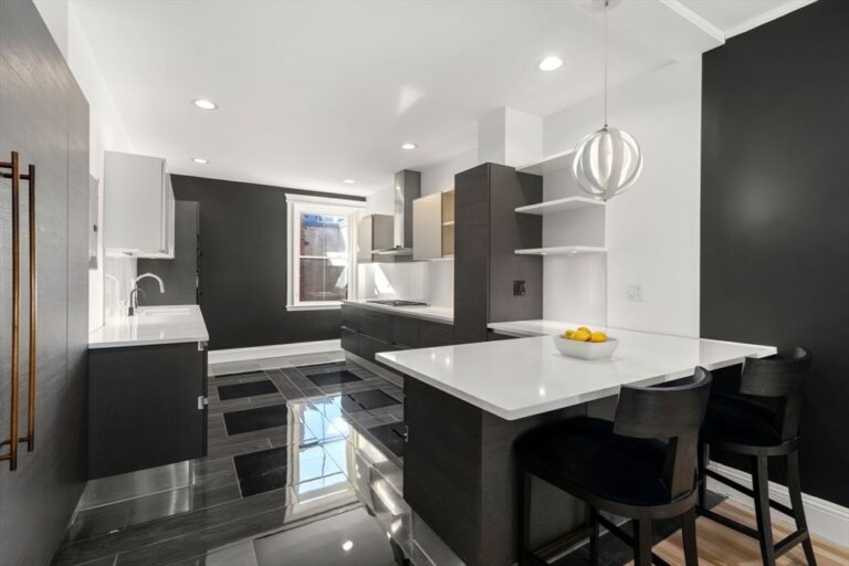 26 John St #3 - Brookline, MA