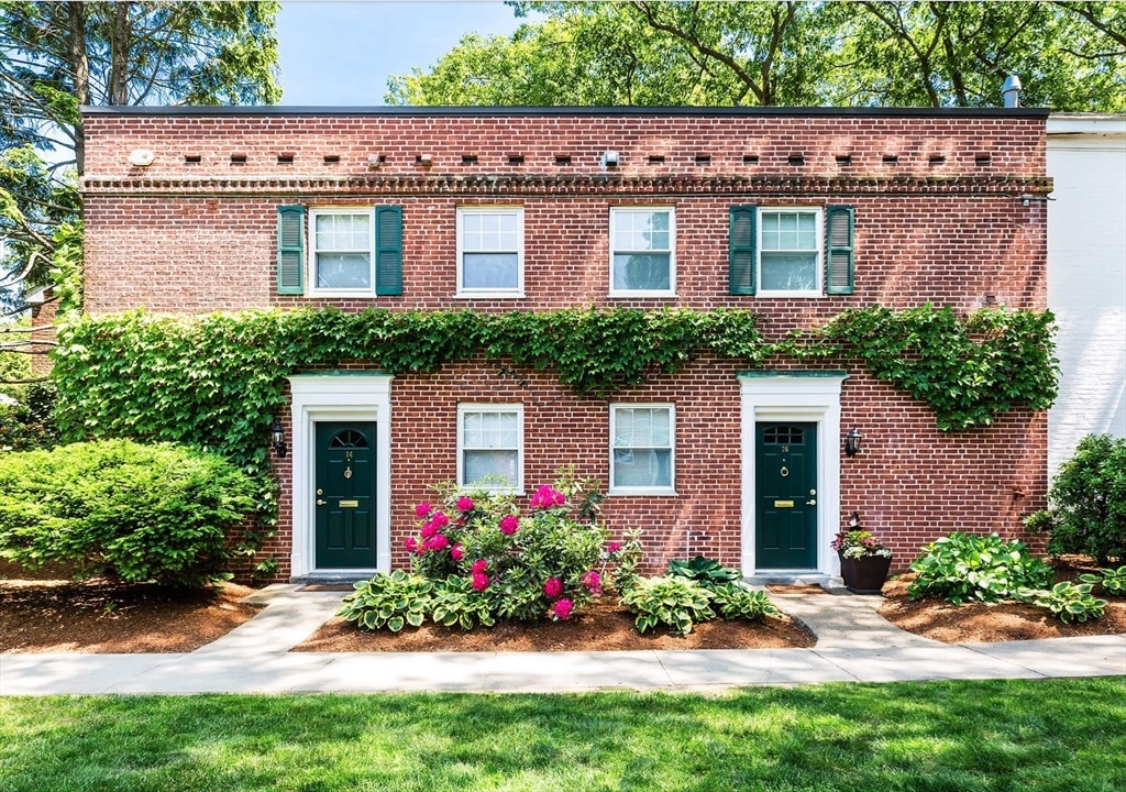 98 Thornton Rd #98 - Brookline, MA