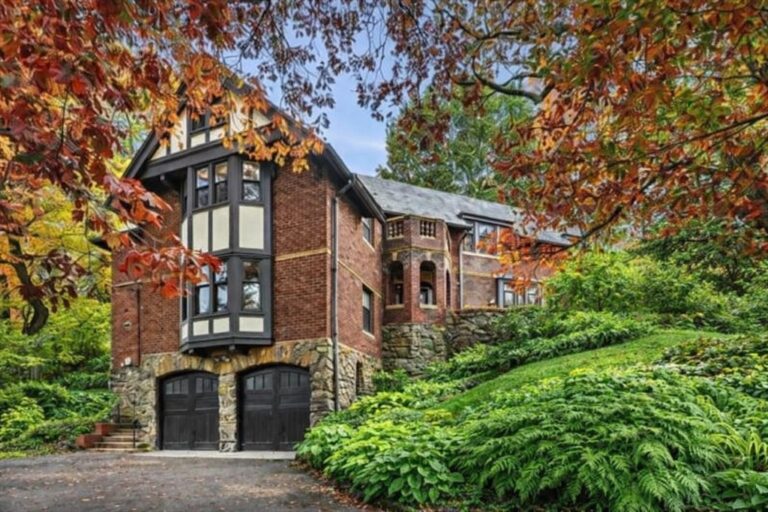 1125 West Roxbury Parkway - Brookline, MA