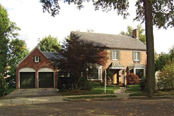 17 Chatham Cir - Brookline, MA