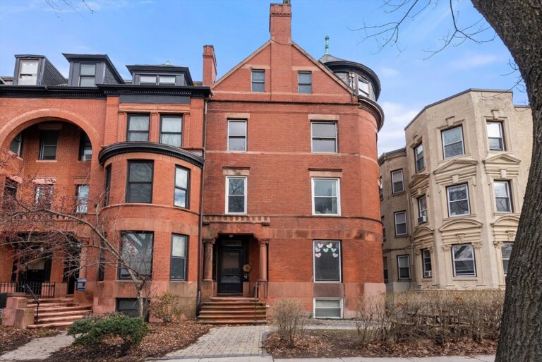 1874 Beacon St #4 - Brookline, MA