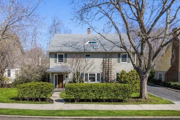 189 Clinton Rd - Brookline, MA