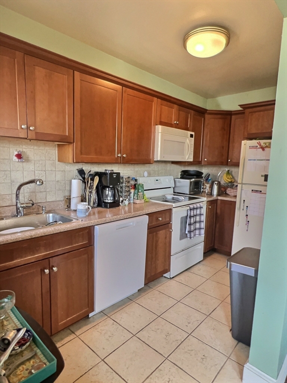 25 Garrison Rd #1R - Brookline, MA