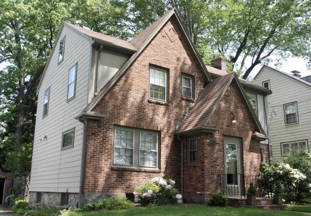 381 Vfw Parkway - Brookline, MA
