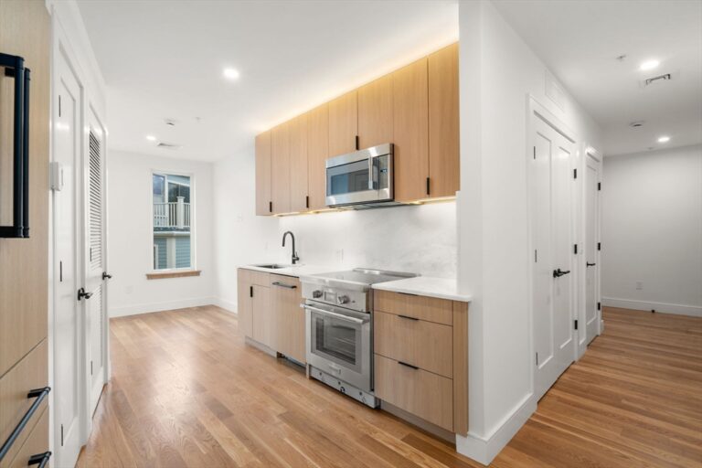58 Kent #304 - Brookline, MA