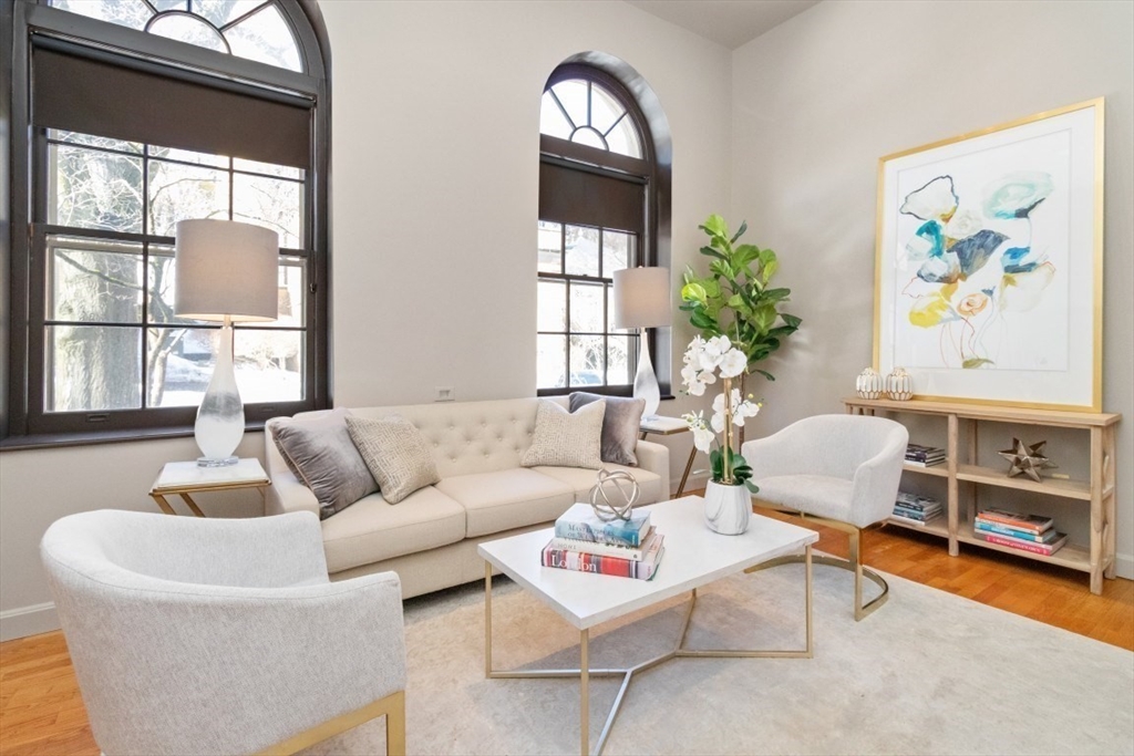 60 W Glen Rd #101 - Brookline, MA