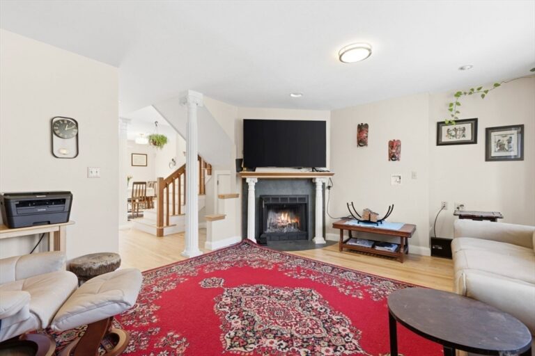 626 Washington St #4 - Brookline, MA