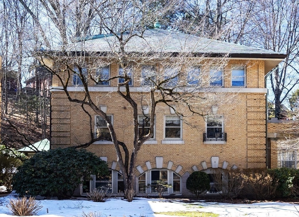 75 Glen Rd #B4 - Brookline, MA