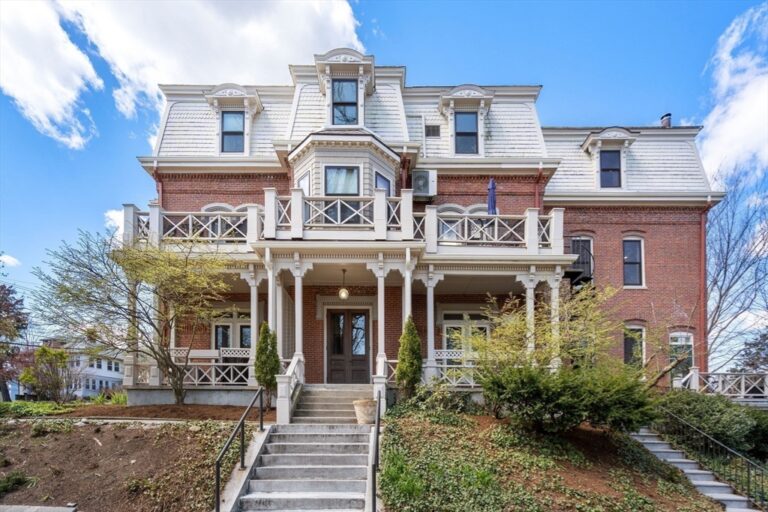 101 Summit Ave #D - Brookline, MA
