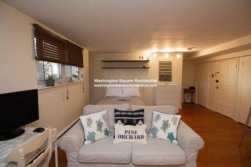 105 Chestnut St #1B - Brookline, MA