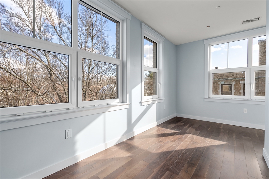 136 Babcock St #402 - Brookline, MA