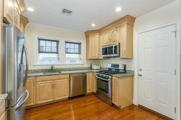 16 Eliot Crescent #1