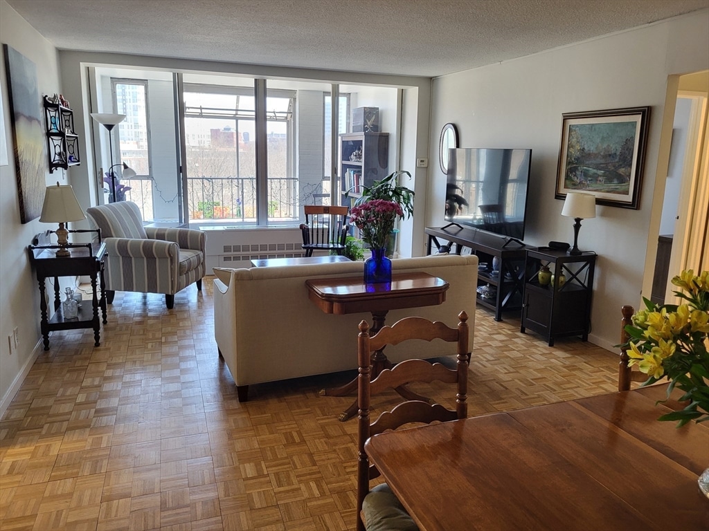 33 Pond Ave. #805 33 Pond Ave. #805 - Brookline, MA