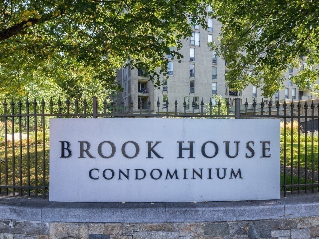 33 Pond Ave. #912 - Brookline, MA