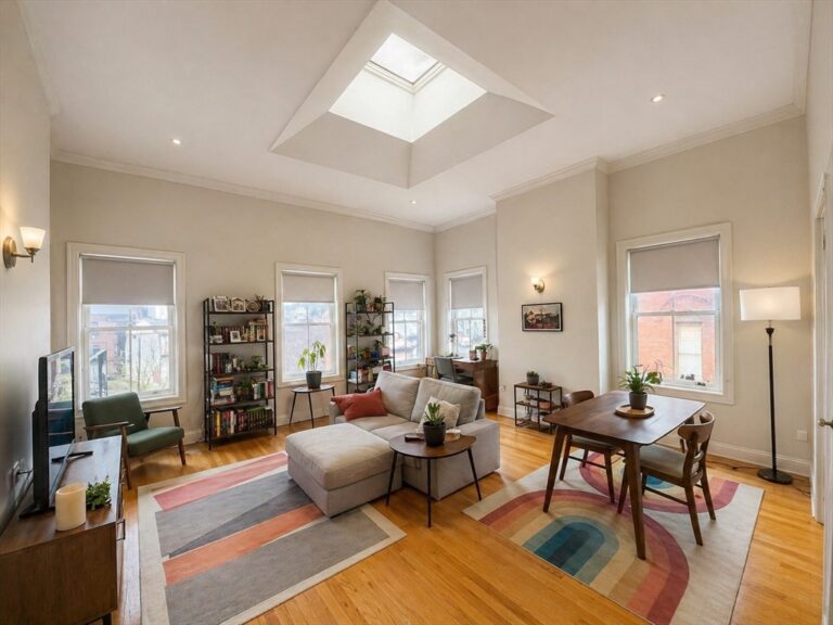 7 Harvard Sq #4A - Brookline, MA