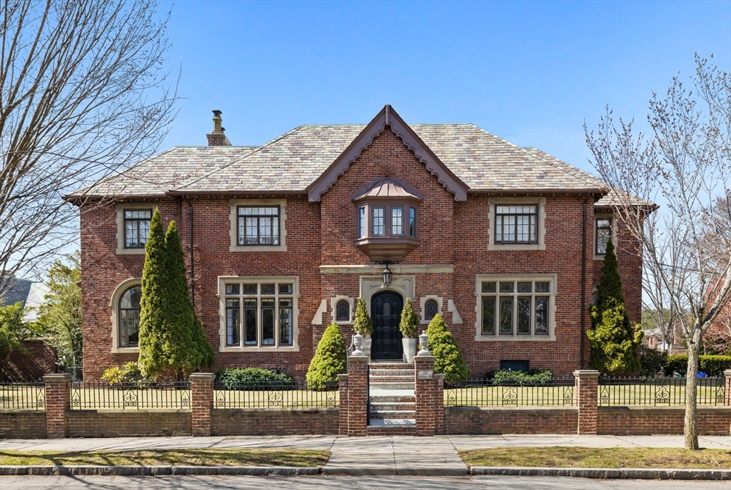 98 Carlton St 98 Carlton St - Brookline, MA