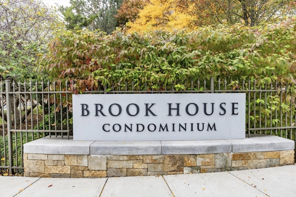 99 Pond Ave #D409 - Brookline, MA