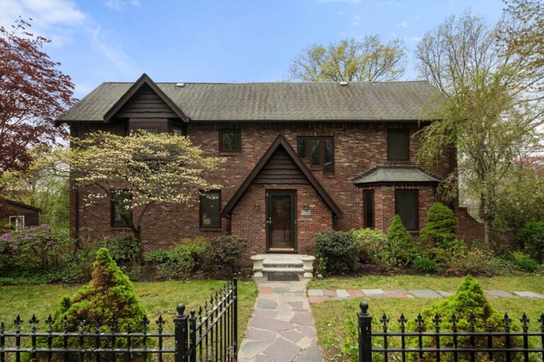 110 Wallis Rd. - Brookline, MA