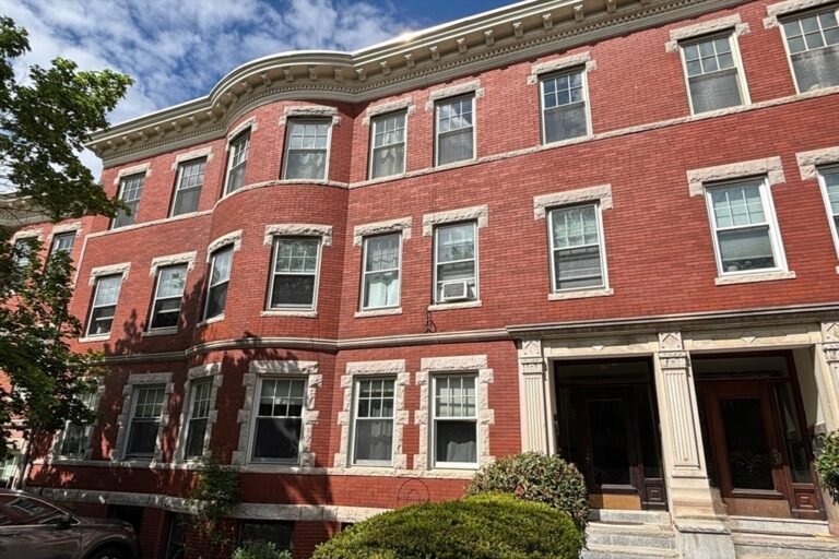 12 Colbourne Cres #12 - Brookline, MA