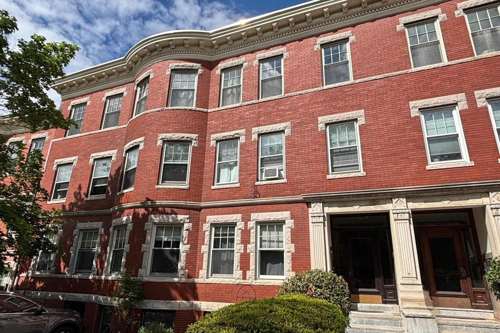 12 Colbourne Cres #12 - Brookline, MA