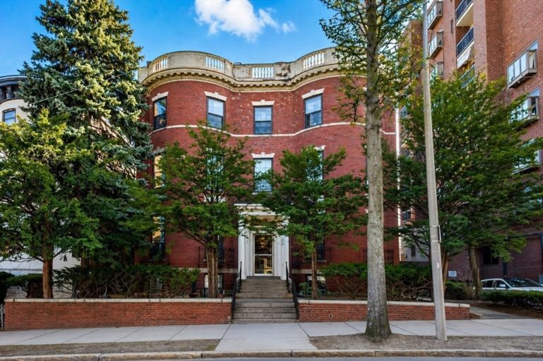 1253 Beacon Street #C3 - Brookline, MA
