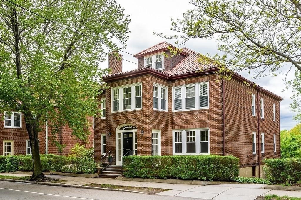 237 Winchester St #1 237 Winchester St #1 - Brookline, MA