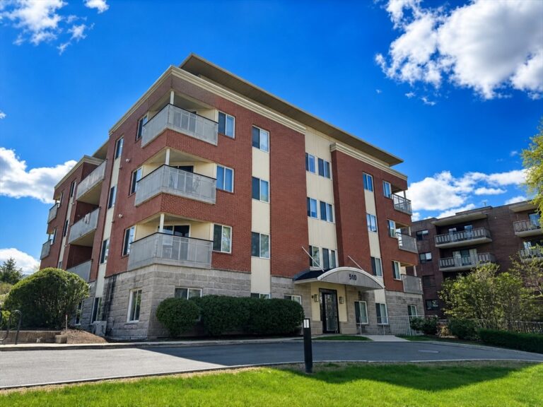 310 Hammond Pond Pkwy #401 - Brookline, MA