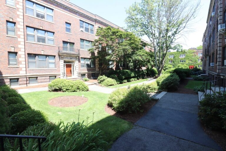 32 Park St #B3 - Brookline, MA