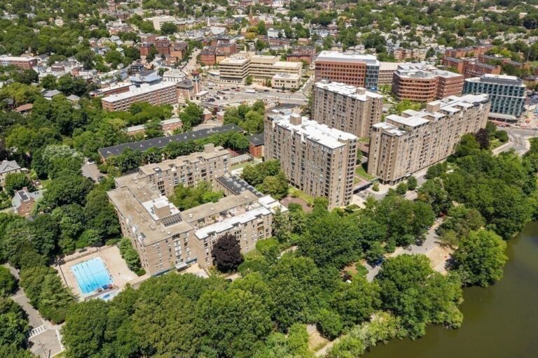 33 Pond Ave #1014 - Brookline, MA
