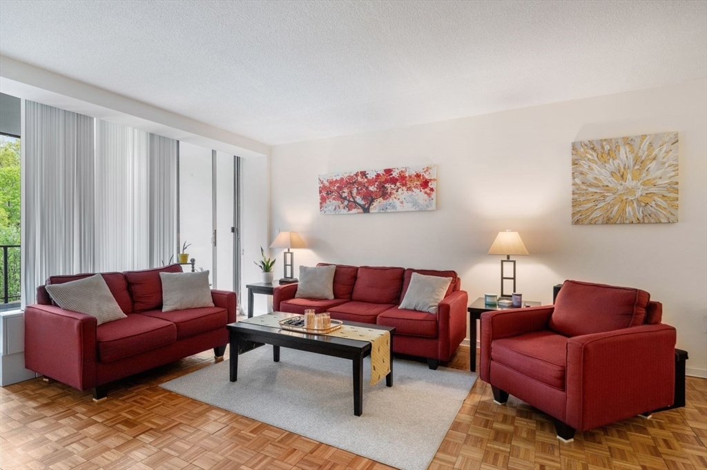 33 Pond Ave #409 - Brookline, MA