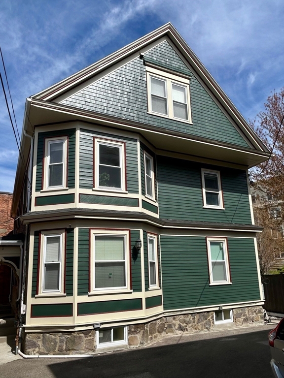 46 Aspinwall Ave #2F