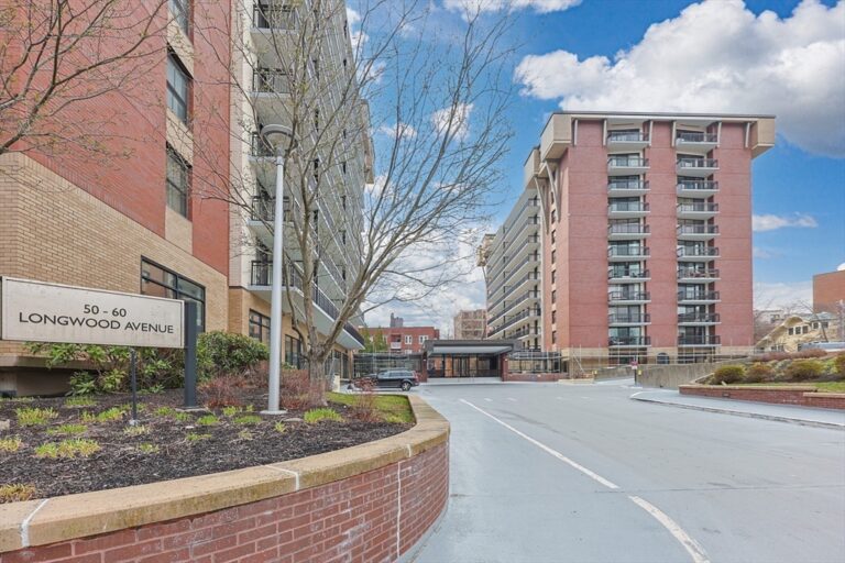 50 Longwood Ave #718 - Brookline, MA