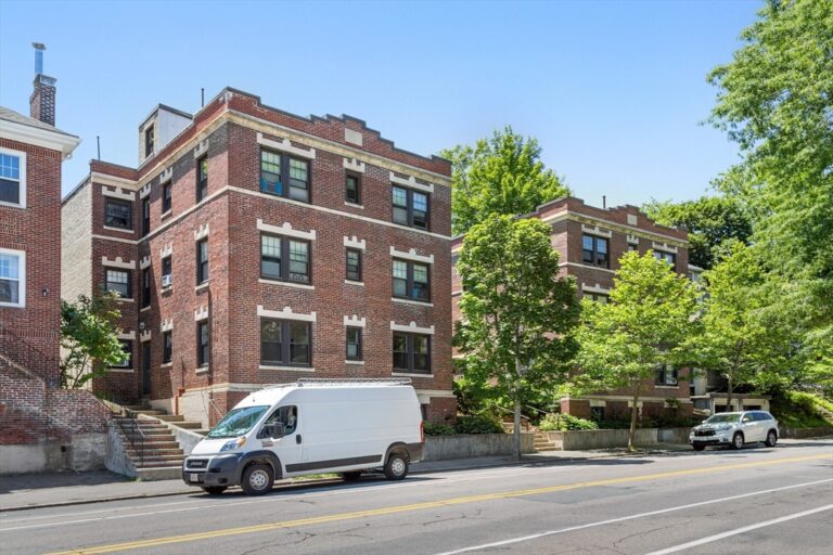 590 Washington St #3