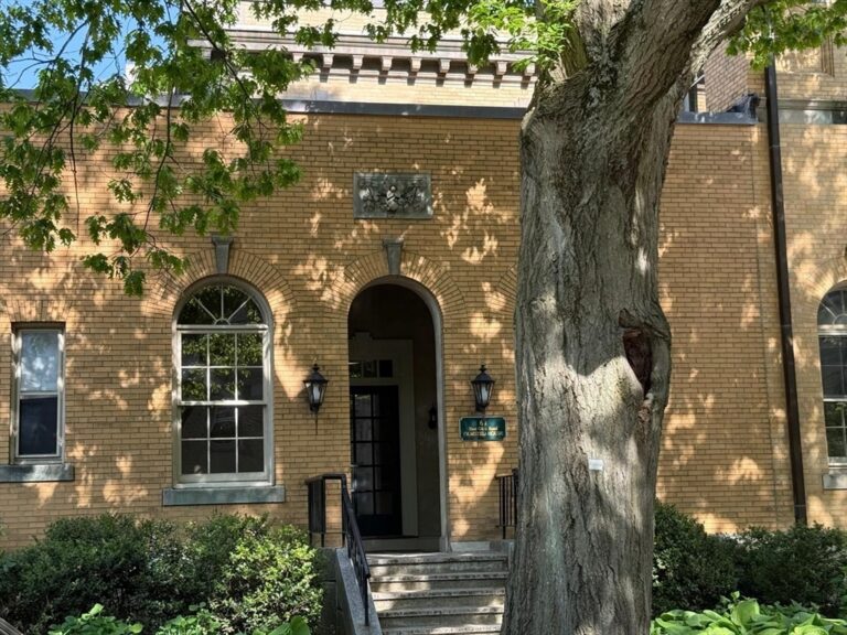 60 E Glen Rd #306 - Brookline, MA
