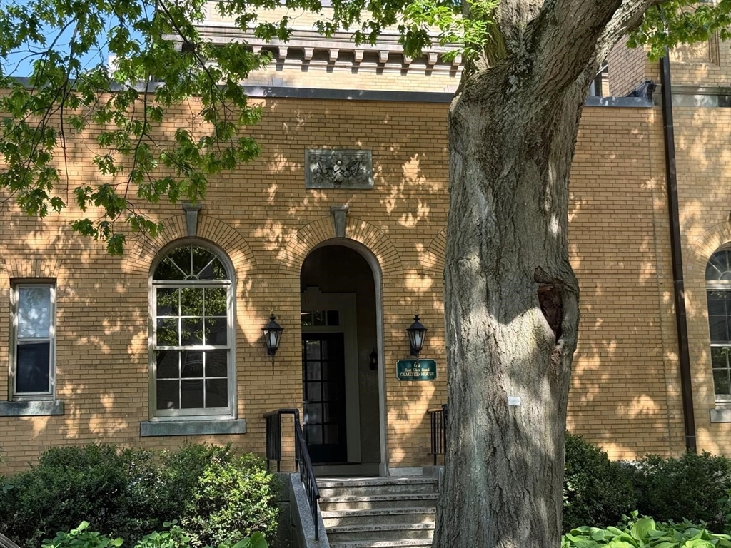 60 E Glen Rd #306 - Brookline, MA