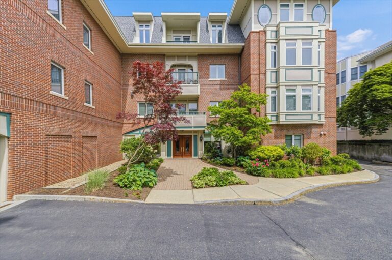 630 Hammond St #209 - Brookline, MA