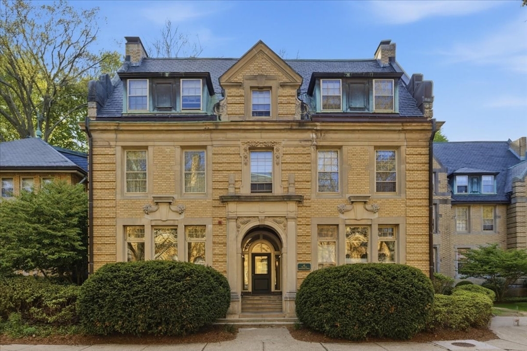 65 Glen Rd #H1 - Brookline, MA
