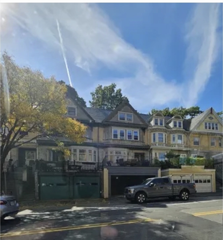 686 Washington St #1 - Brookline, MA