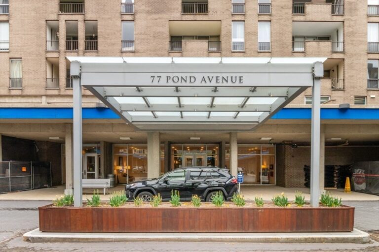 77 Pond Ave. #612 - Brookline, MA