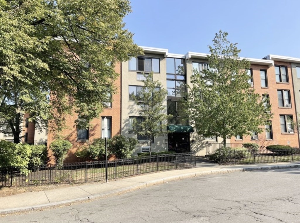 8 Juniper St #30 - Brookline, MA