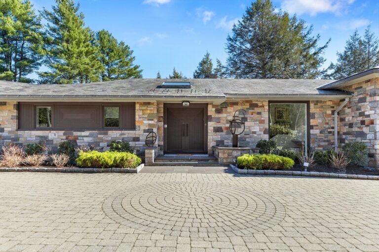 9 Singletree Rd - Brookline, MA